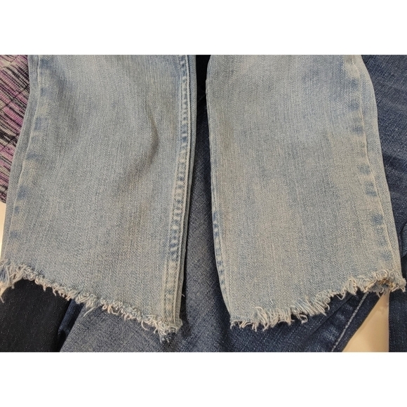 Free People We The Free Mid-rise Frayed Hem Distressed Light Wash Jeans Size 26 - Picture 9 of 9